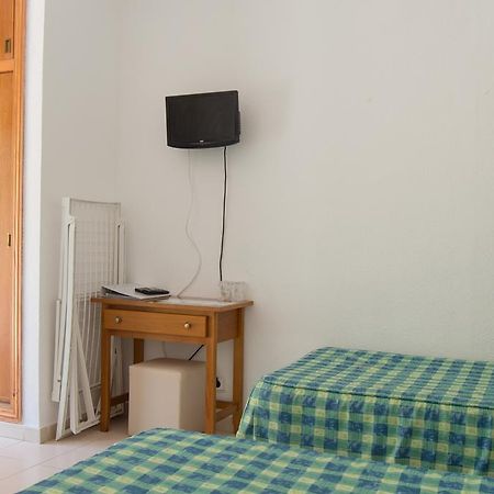 Hostal Rosales Es Pujols Eksteriør billede