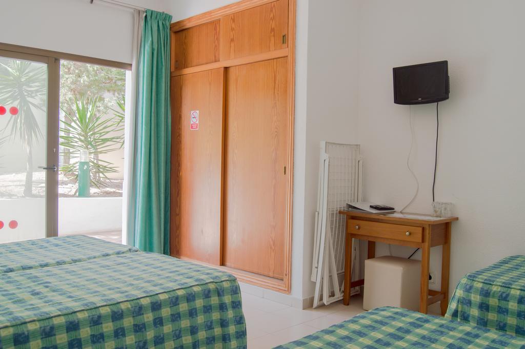 Hostal Rosales Es Pujols Eksteriør billede