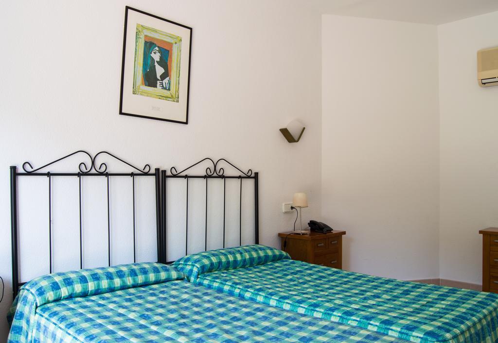 Hostal Rosales Es Pujols Eksteriør billede